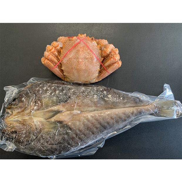 〔カネサン佐藤水産〕北海道毛がに・真ほっけ開きセット