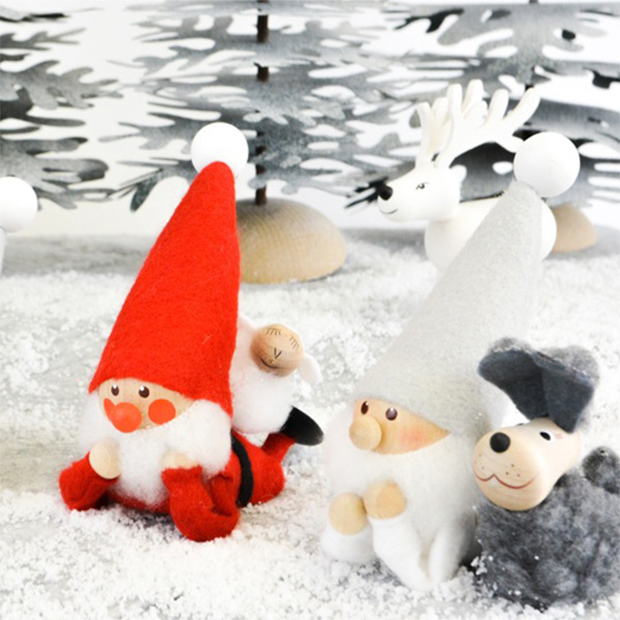 〔ノルディカ〕寝転がるサンタ・白羊・ツリーRED