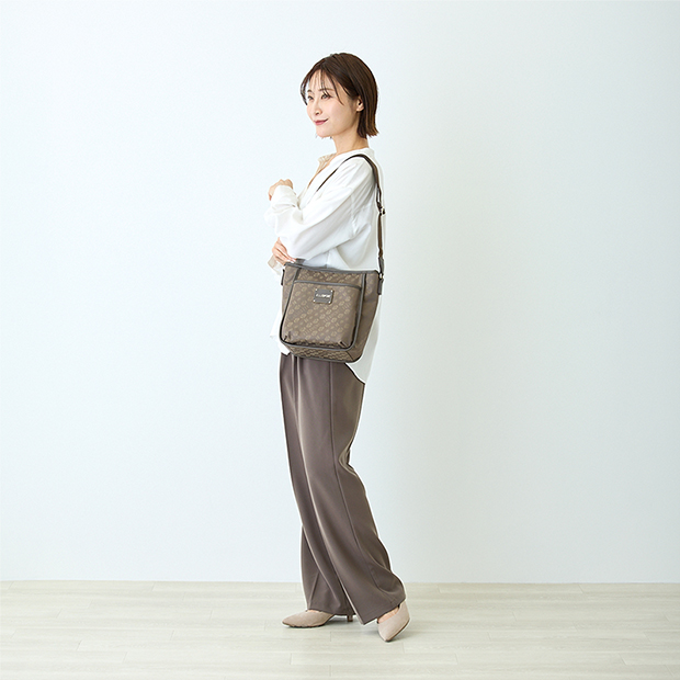 〔エルスポーツ〕ジャガード織り縦ショルダーバッグ ブラウン(メーカー希望小売価格16,650円)