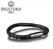 〔スクルツナ〕レザーブレスレット　（ブラック）