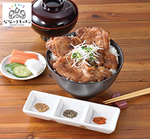 〔オリエンタルフーズ×なないろキッチン〕北海道産豚丼 16食セット（3種の香辛料付き）