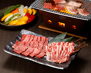 秋田県産の牛・豚食べ比べ焼肉セット