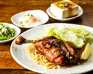 〔骨付鳥 東（あづま）〕東の骨付鳥セット