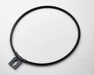 〔ANGLE〕イーモデル01ネックレス　Mサイズ　ブラック