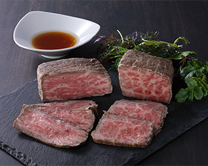 〔土佐あぐりーど〕土佐和牛の黒毛和牛と土佐あかうしの藁焼きローストビーフセット