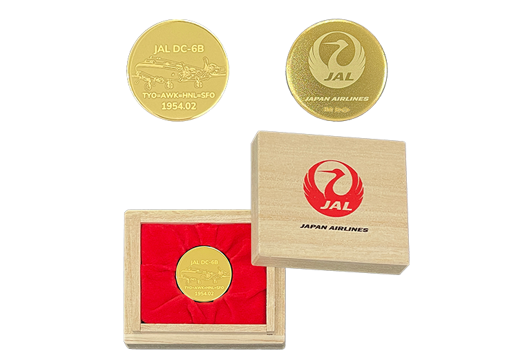 JALとっておきの逸品|JAL国際線就航70周年記念純金メダル JALとっておきの逸品|JAL国際線就航70周年記念純金メダル